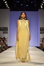 Model walk the ramp for Jenjum Gadi Show at Wills Lifestyle India Fashion Week 2012 day 5 on 10th Oct 2012 (57).JPG